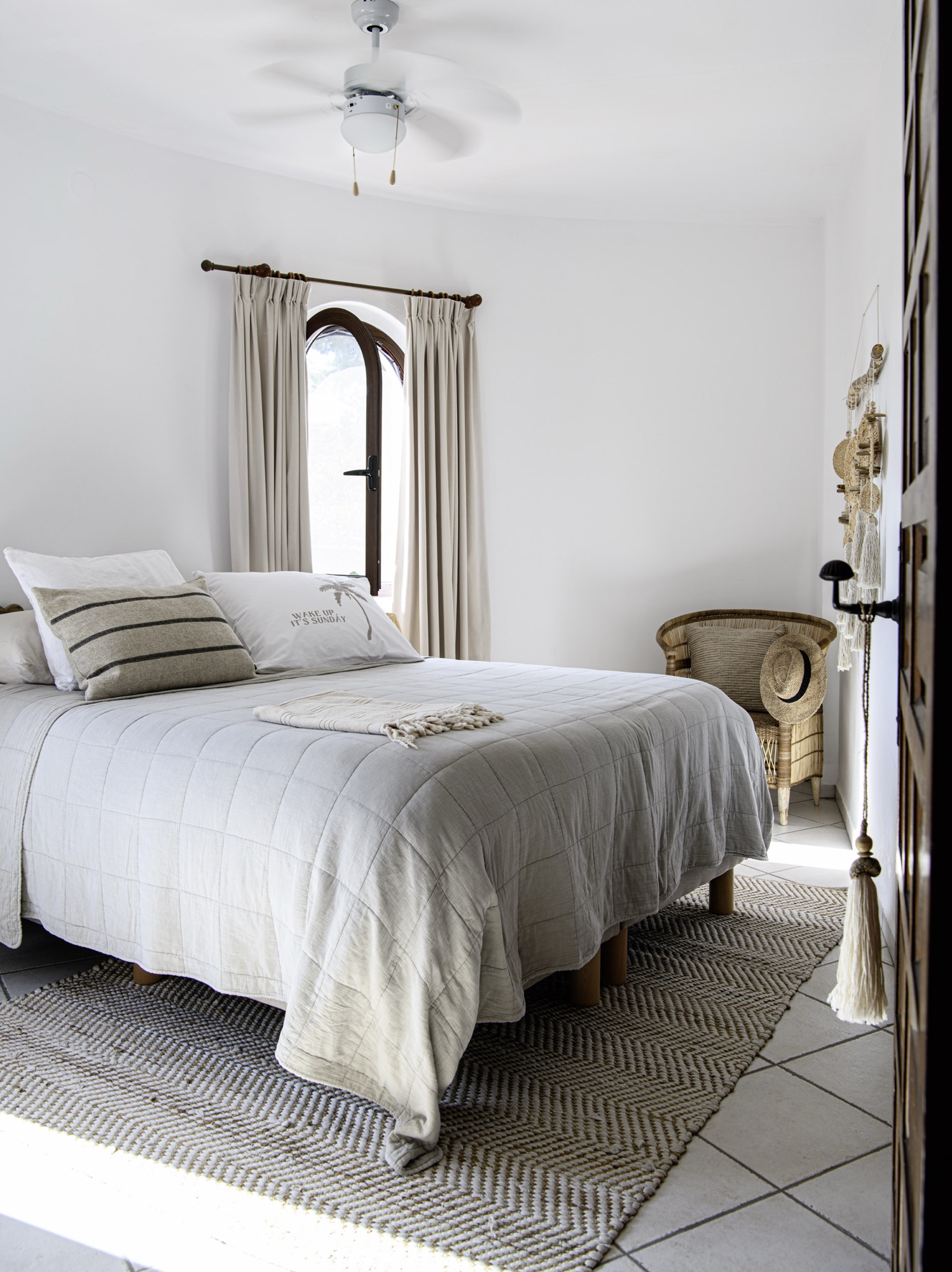 Villa Sunday bedroom with pool view